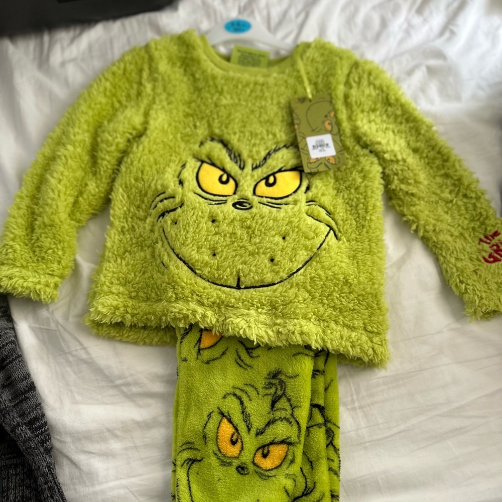 New Grinch pajamas. 3/4 Y/O